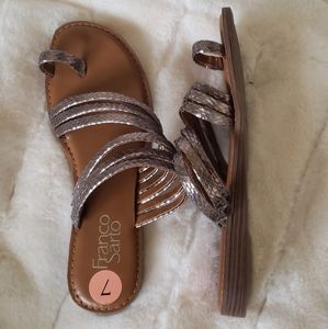 Beautiful Sandals!! 🖤☁️